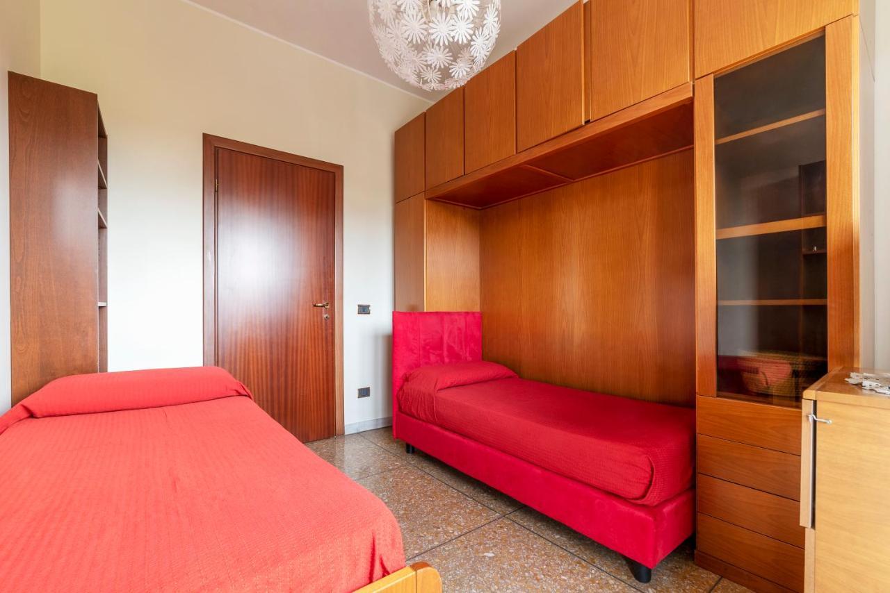 Monteverde Roomy Apartment Sun And Flowers Rome Bagian luar foto