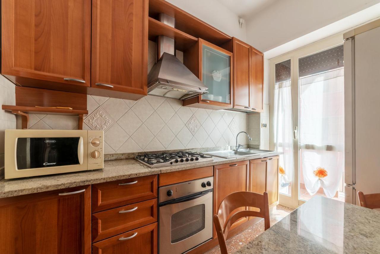 Monteverde Roomy Apartment Sun And Flowers Rome Bagian luar foto