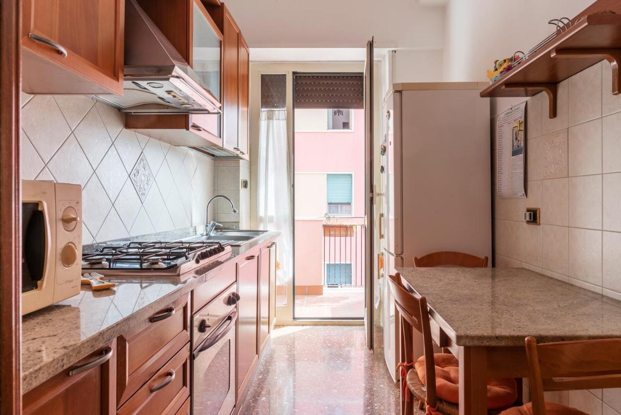 Monteverde Roomy Apartment Sun And Flowers Rome Bagian luar foto