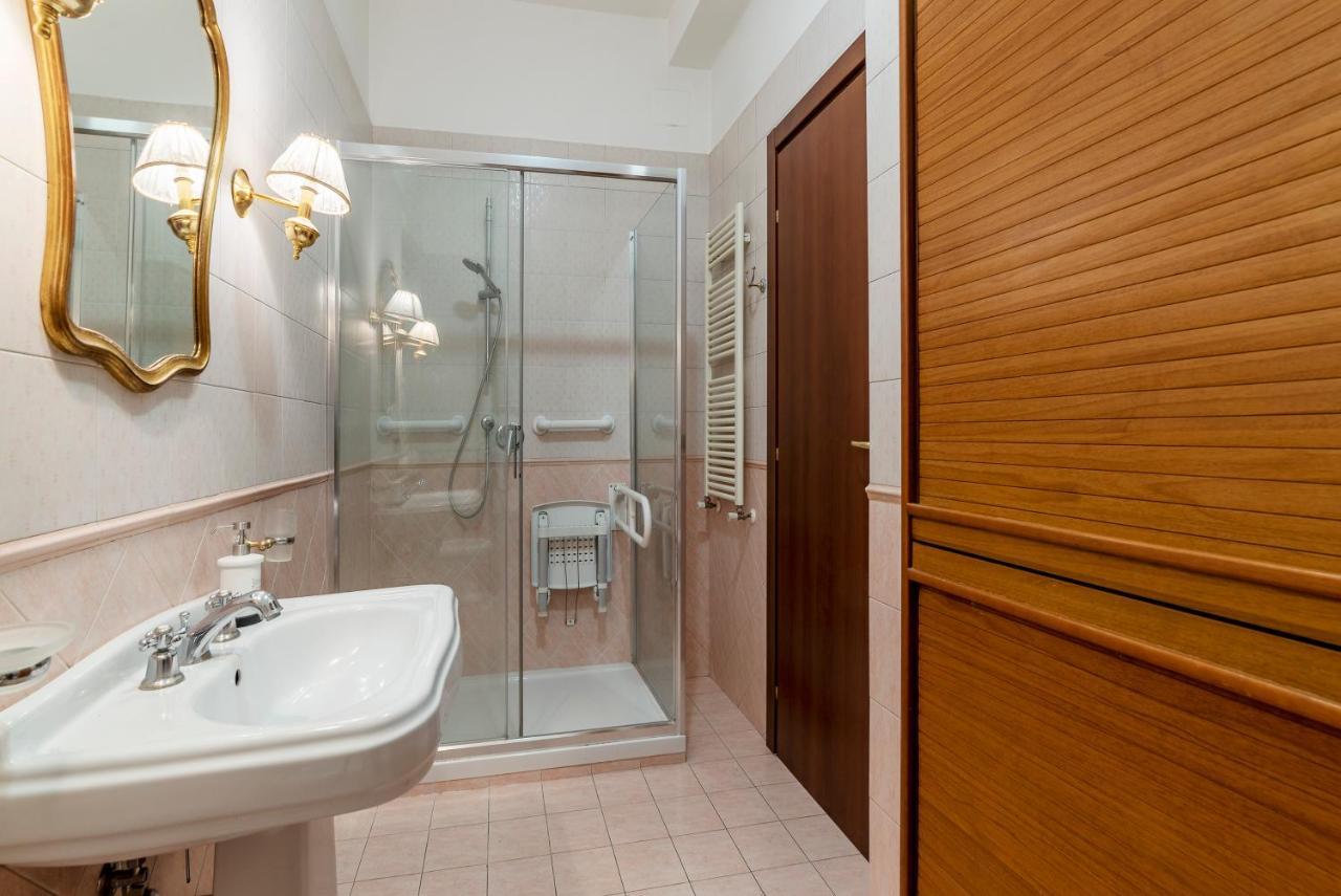 Monteverde Roomy Apartment Sun And Flowers Rome Bagian luar foto
