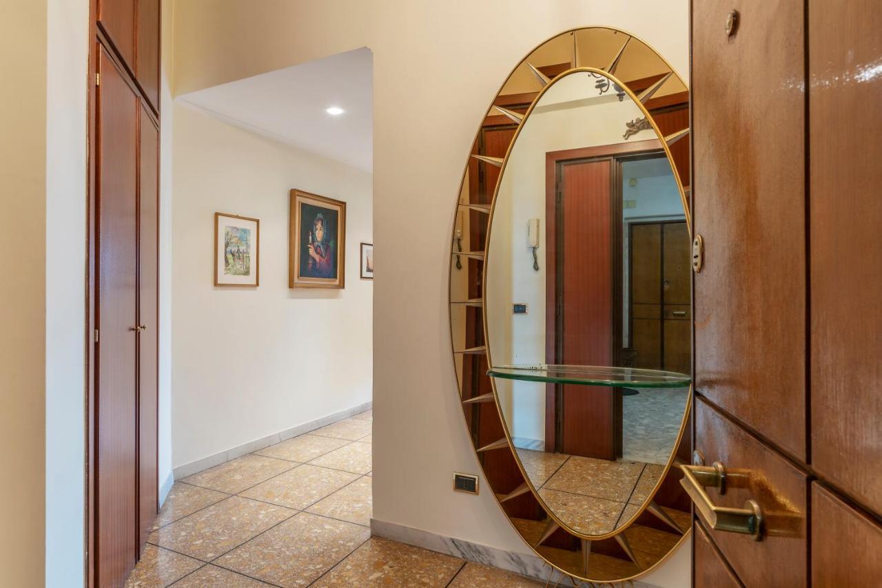 Monteverde Roomy Apartment Sun And Flowers Rome Bagian luar foto
