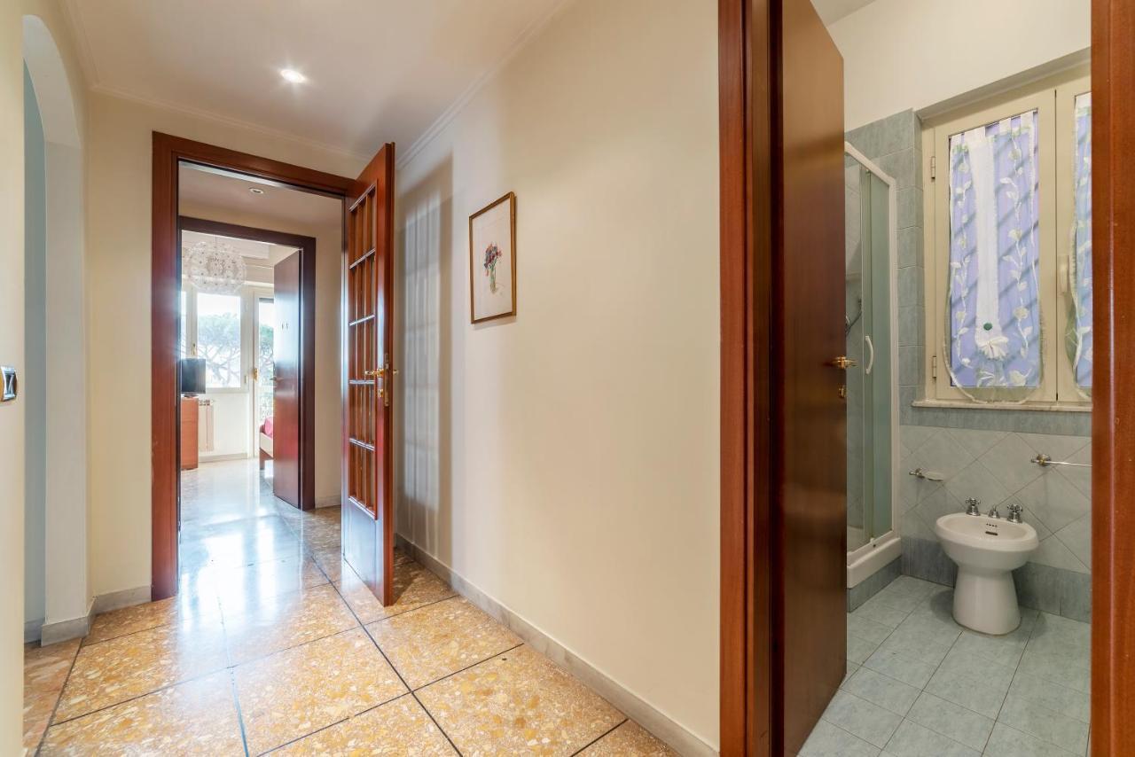 Monteverde Roomy Apartment Sun And Flowers Rome Bagian luar foto