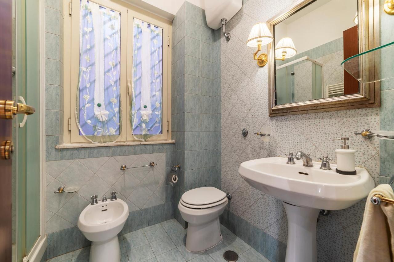 Monteverde Roomy Apartment Sun And Flowers Rome Bagian luar foto