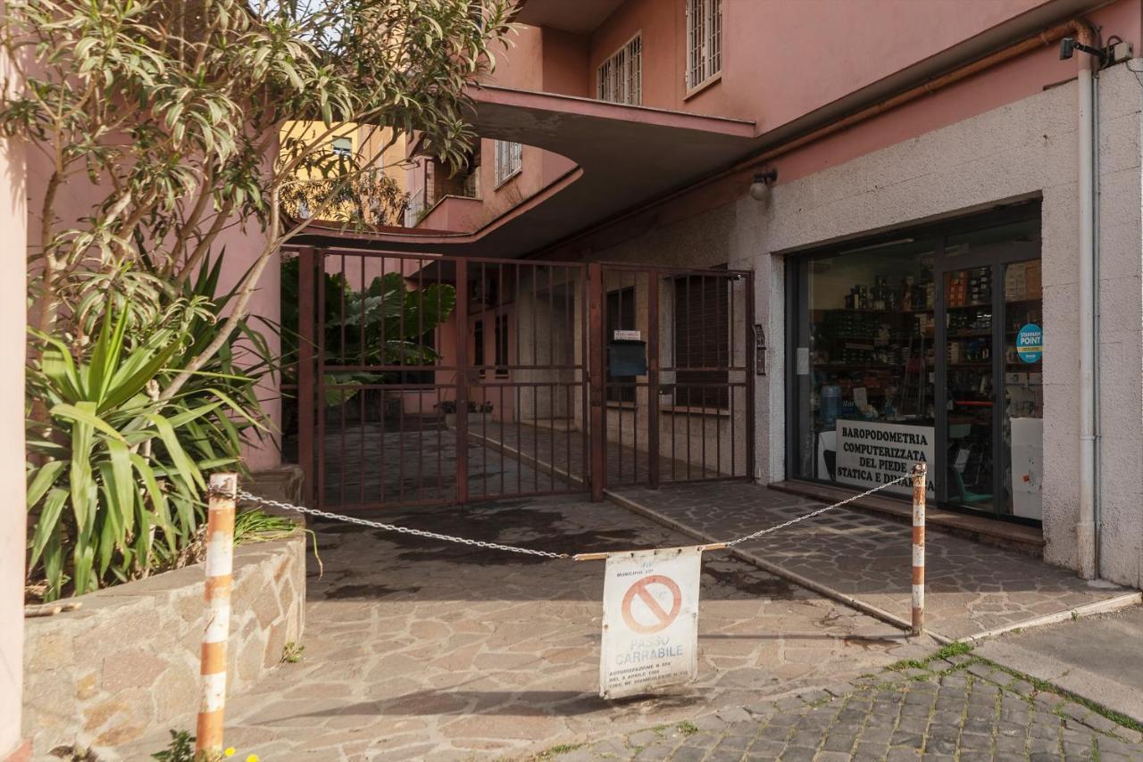 Monteverde Roomy Apartment Sun And Flowers Rome Bagian luar foto