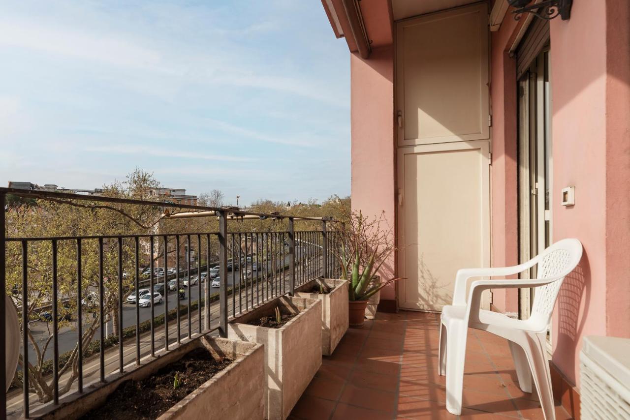 Monteverde Roomy Apartment Sun And Flowers Rome Bagian luar foto