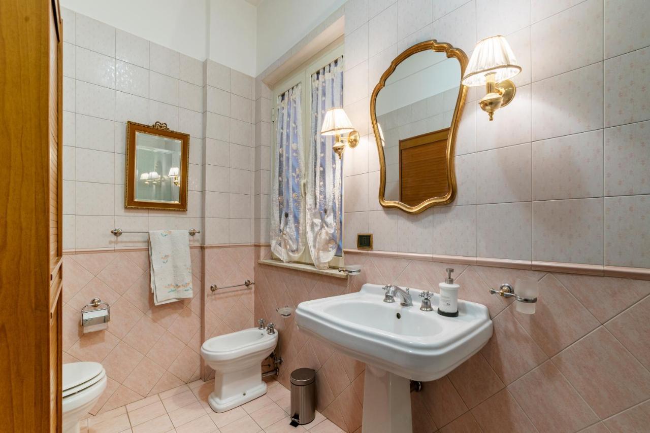 Monteverde Roomy Apartment Sun And Flowers Rome Bagian luar foto
